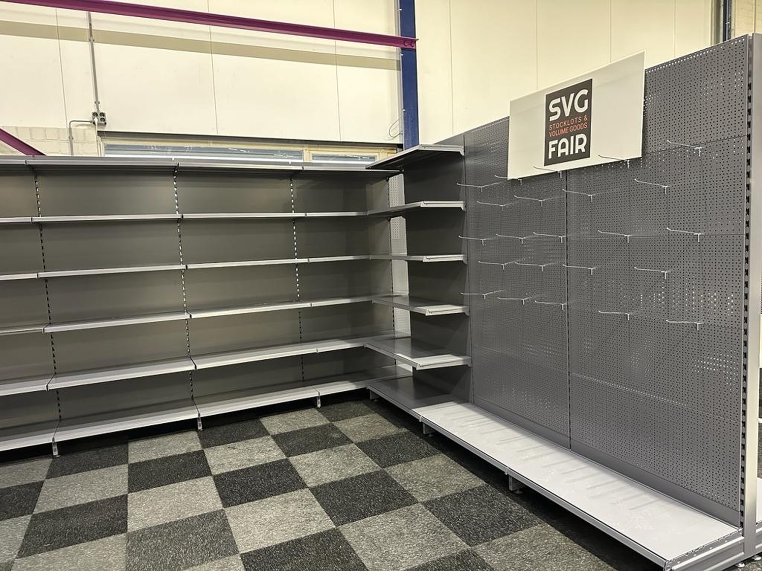 Stand met Perfo haken