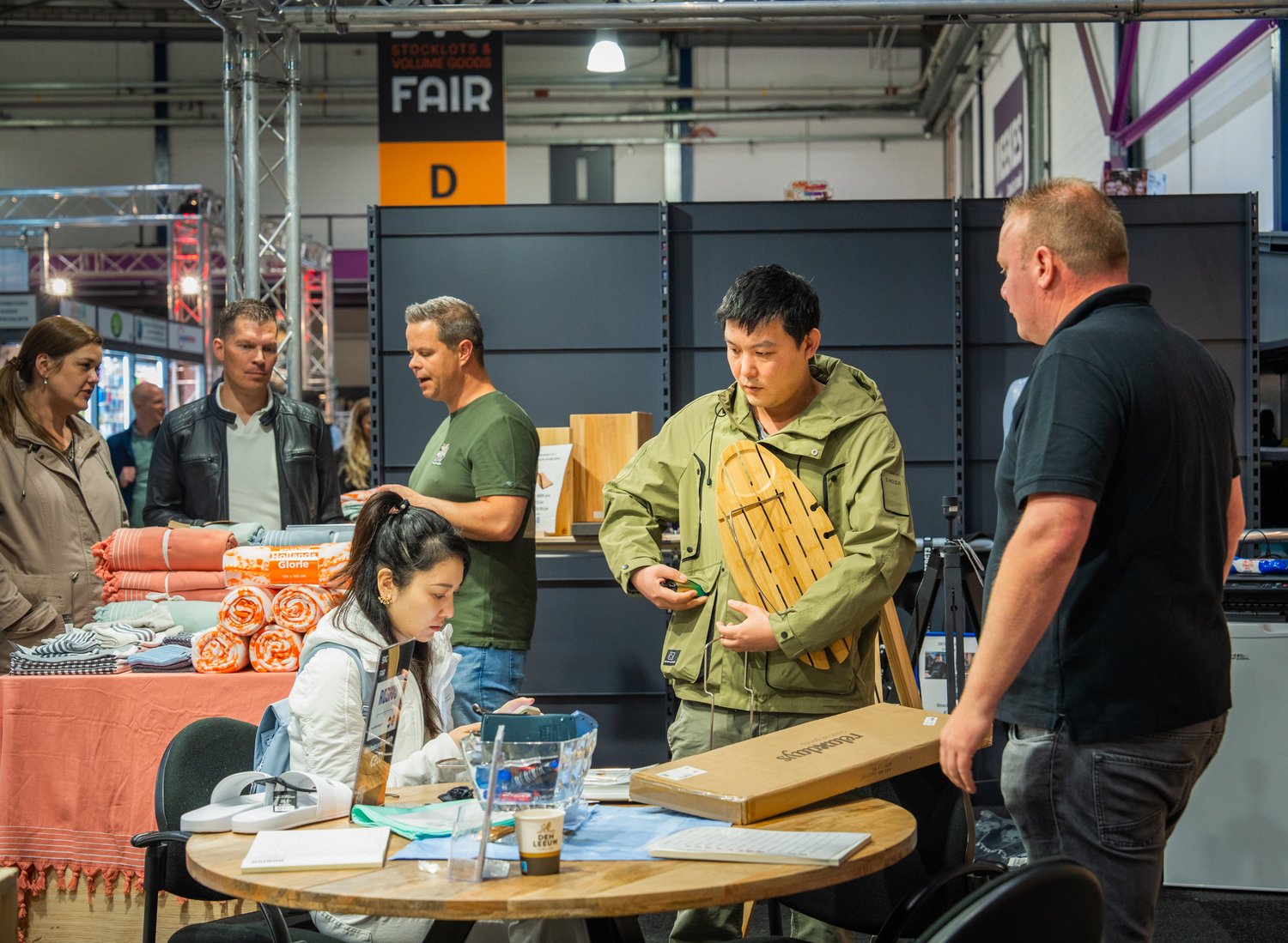 SVG Fair x Liike 09706